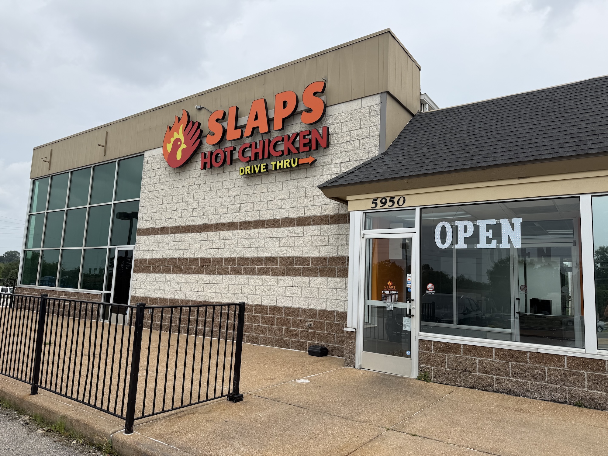 Slaps Hot Chicken brings Nashville hot chicken to Weldon Spring